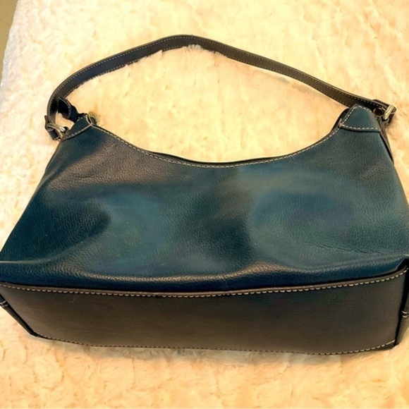 Liz Claiborne Black Pebble Leather Shoulder Bag Bucket Interior like hobo. - Picture 2 of 8